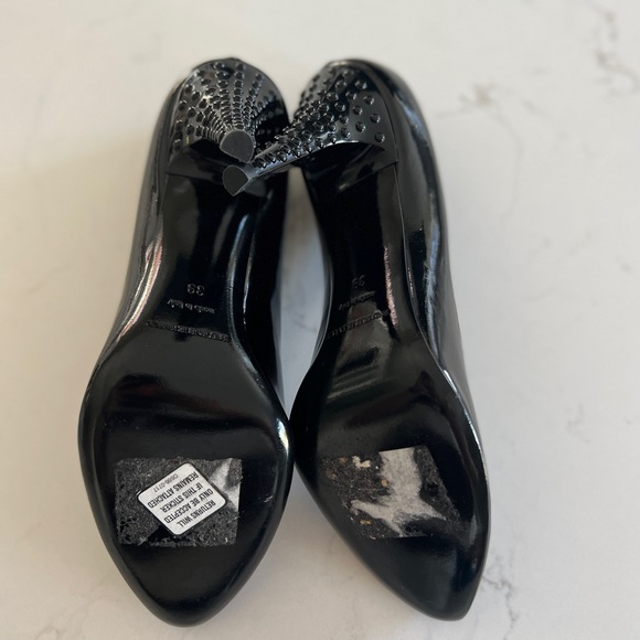 Black Patent Burberry Pumps size 39 - Picture 6 of 9